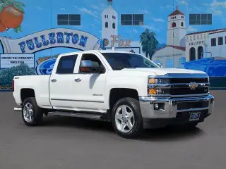 Chevrolet Silverado 2500HD 2015 4x4 LTZ de 4 puertas, cabina doble (Crew Cab) y caja corta (SB)