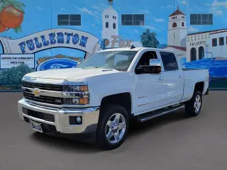 Chevrolet Silverado 2500HD 2015 4x4 LTZ de 4 puertas, cabina doble (Crew Cab) y caja corta (SB)