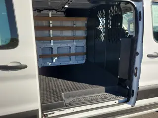 Ford Transit 2025 250 de 3 puertas, batalla corta (SWB), techo bajo, furgoneta de carga