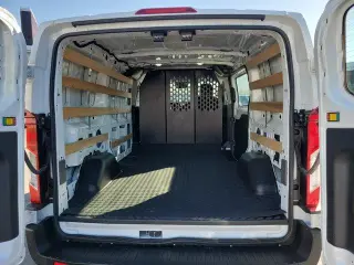Ford Transit 2025 250 de 3 puertas, batalla corta (SWB), techo bajo, furgoneta de carga