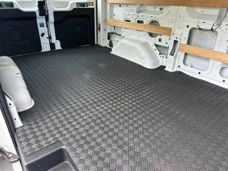 Ford Transit 2025 Furgón de Carga 250 de 3 puertas, Distancia Eje Corta (SWB), Techo Bajo