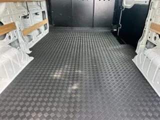 Ford Transit 2025 Furgón de Carga 250 de 3 puertas, Distancia Eje Corta (SWB), Techo Bajo