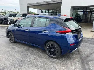 Nissan LEAF 2023 SV PLUS Hatchback de 4 puertas
