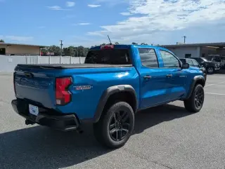 Chevrolet Colorado 2024 4x4 Trail Boss 4 puertas Cabina Doble Caja Corta de 5 pies