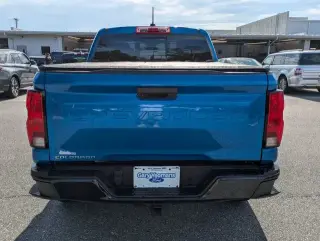 Chevrolet Colorado 2024 4x4 Trail Boss 4 puertas Cabina Doble Caja Corta de 5 pies