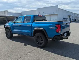 Chevrolet Colorado 2024 4x4 Trail Boss 4 puertas Cabina Doble Caja Corta de 5 pies