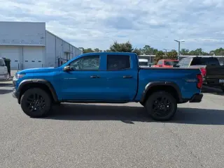 Chevrolet Colorado 2024 4x4 Trail Boss 4 puertas Cabina Doble Caja Corta de 5 pies
