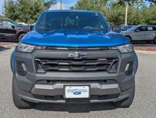 Chevrolet Colorado 2024 4x4 Trail Boss 4 puertas Cabina Doble Caja Corta de 5 pies