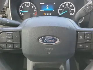 Ford F-150 2023 4x2 XL 4 puertas SuperCrew batea de 5.5 pies