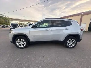 Jeep Compass 2024 4x4 Latitude SUV de 4 puertas