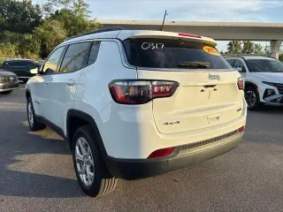 Jeep Compass 2024 4x4 Latitude SUV de 4 puertas