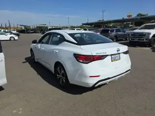 Nissan Sentra 2023 SV Sedán de 4 puertas