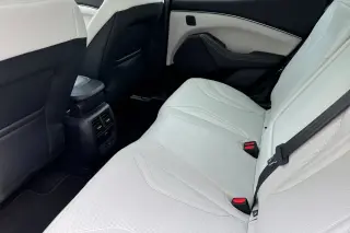 SUV Ford Mustang Mach-E Premium de 4 puertas 2023