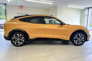 SUV Ford Mustang Mach-E Premium de 4 puertas 2023