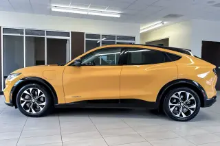 SUV Ford Mustang Mach-E Premium de 4 puertas 2023