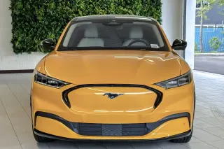 SUV Ford Mustang Mach-E Premium de 4 puertas 2023