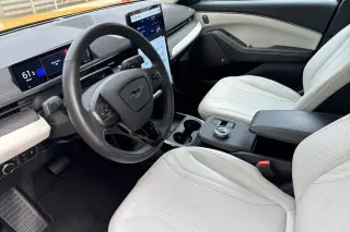 SUV Ford Mustang Mach-E Premium de 4 puertas 2023