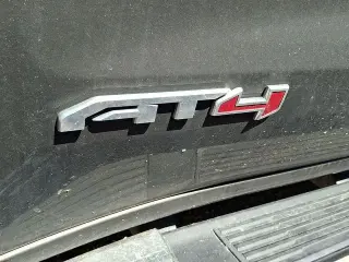 GMC Sierra 1500 2020 4x4 AT4 Cabina Doble de 4 puertas y caja corta de 5.8 pies