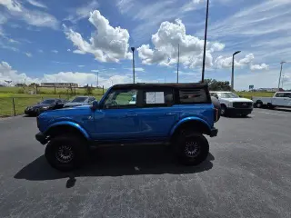 Ford Bronco 2023 4x4 Outer Banks SUV de 4 puertas