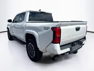 Toyota Tacoma 2024 4x2 TRD Sport 4 puertas Double Cab batea de 5.0 pies