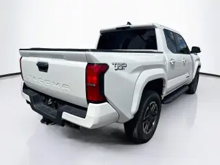 Toyota Tacoma 2024 4x2 TRD Sport 4 puertas Double Cab batea de 5.0 pies