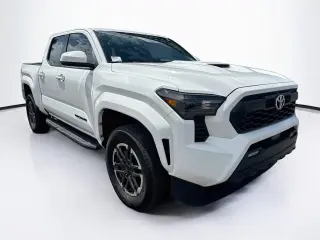 Toyota Tacoma 2024 4x2 TRD Sport 4 puertas Double Cab batea de 5.0 pies