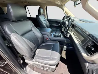 Ford Expedition 2023 4x4 XLT SUV de 4 puertas