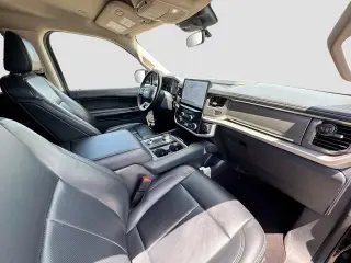Ford Expedition 2023 4x4 XLT SUV de 4 puertas