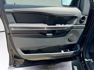 Ford Expedition 2023 4x4 XLT SUV de 4 puertas