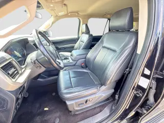 Ford Expedition 2023 4x4 XLT SUV de 4 puertas