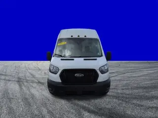 Ford Transit 2024 350 HD 3 puertas Batalla Larga Techo Alto Ruedas Traseras Dobles Furgoneta de Carga Extendida con P.V.B. de 11,000 Lb.