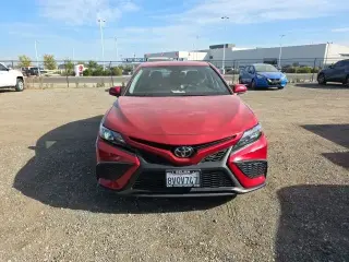 Toyota Camry 2021 SE Sedán de 4 puertas