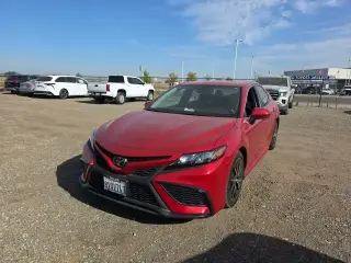 Toyota Camry 2021 SE Sedán de 4 puertas