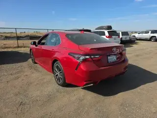 Toyota Camry 2021 SE Sedán de 4 puertas