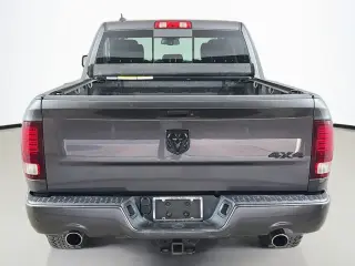 Ram 1500 2018 4x4 Night 4dr Crew Cab caja de 5.5 pies Pickup