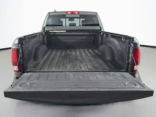 Ram 1500 2018 4x4 Night 4dr Crew Cab caja de 5.5 pies Pickup