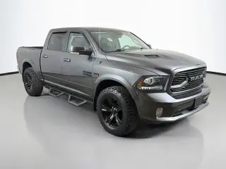 Ram 1500 2018 4x4 Night 4dr Crew Cab caja de 5.5 pies Pickup