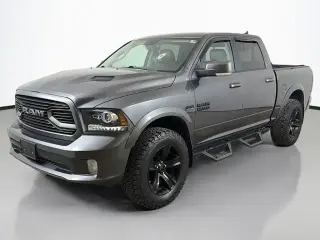 Ram 1500 2018 4x4 Night 4dr Crew Cab caja de 5.5 pies Pickup