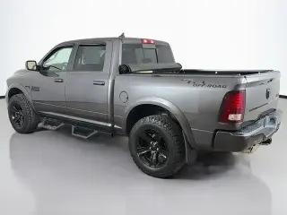 Ram 1500 2018 4x4 Night 4dr Crew Cab caja de 5.5 pies Pickup