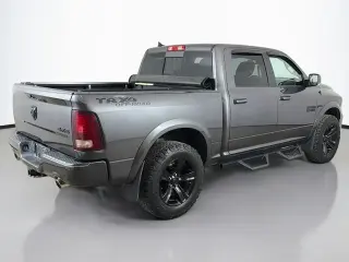 Ram 1500 2018 4x4 Night 4dr Crew Cab caja de 5.5 pies Pickup