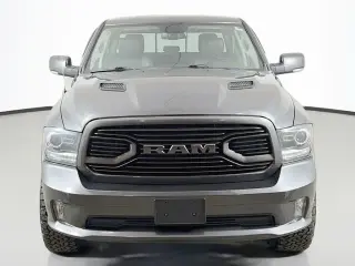 Ram 1500 2018 4x4 Night 4dr Crew Cab caja de 5.5 pies Pickup