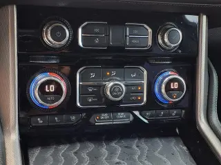 GMC Yukon 2021 4x2 Denali SUV de 4 puertas