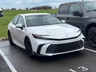 Toyota Camry 2025 SE sedán de 4 puertas