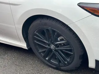Toyota Camry 2025 SE sedán de 4 puertas