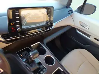 Toyota Sienna 2022 XLE 8 Pasajeros Mini-Van 4p