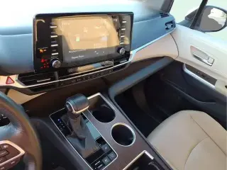 Toyota Sienna 2022 XLE 8 Pasajeros Mini-Van 4p