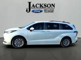 Toyota Sienna 2022 XLE 8 Pasajeros Mini-Van 4p