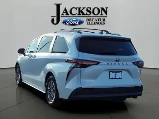 Toyota Sienna 2022 XLE 8 Pasajeros Mini-Van 4p
