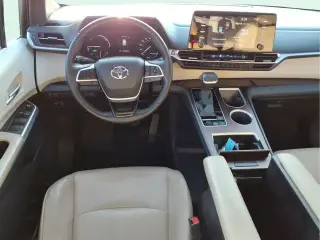 Toyota Sienna 2022 XLE 8 Pasajeros Mini-Van 4p