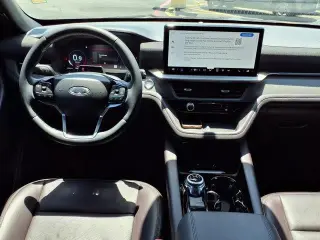 Ford Explorer 2025 Platinum SUV de 4 puertas